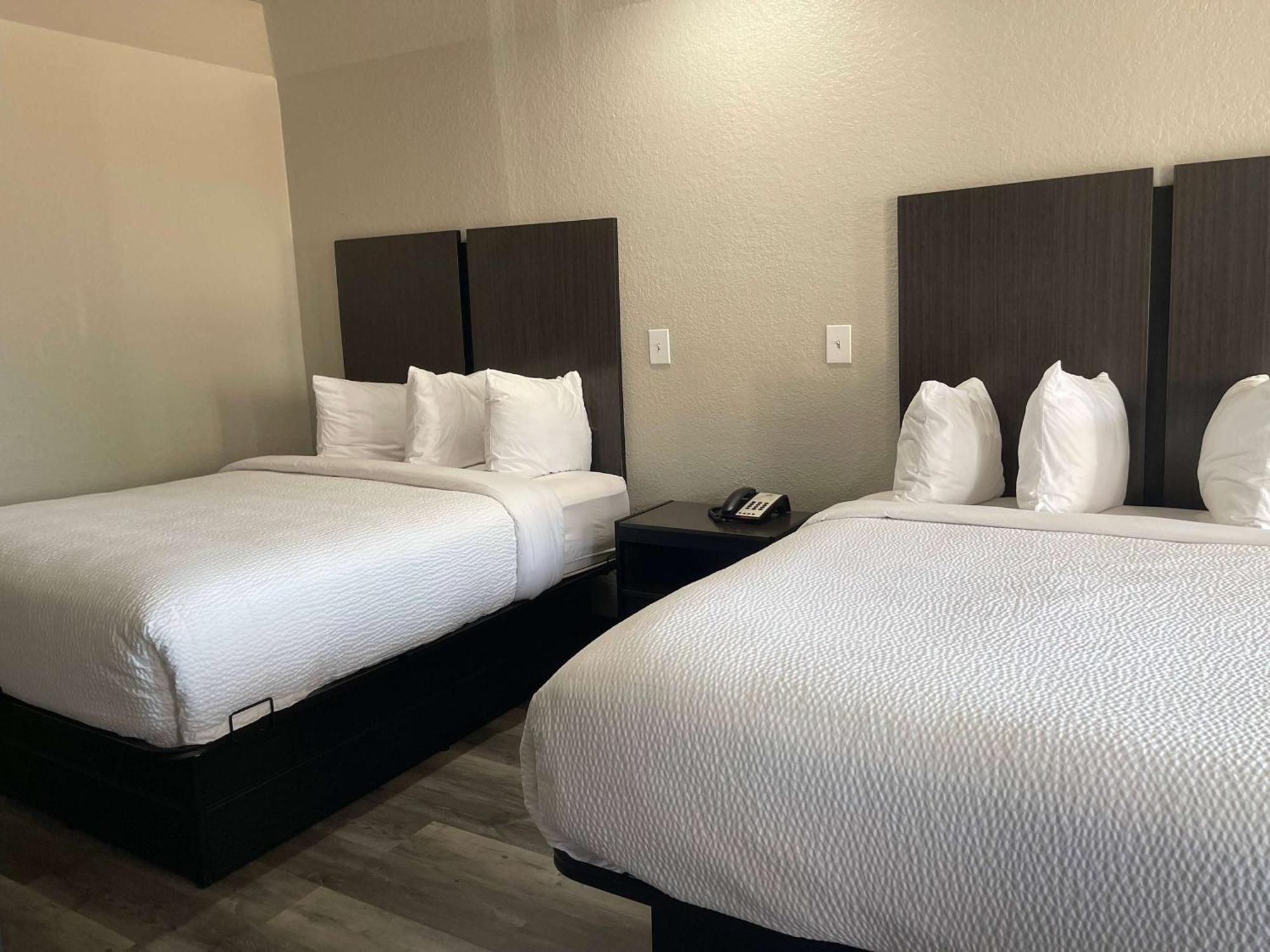 Days By Wyndham Tx Hotel