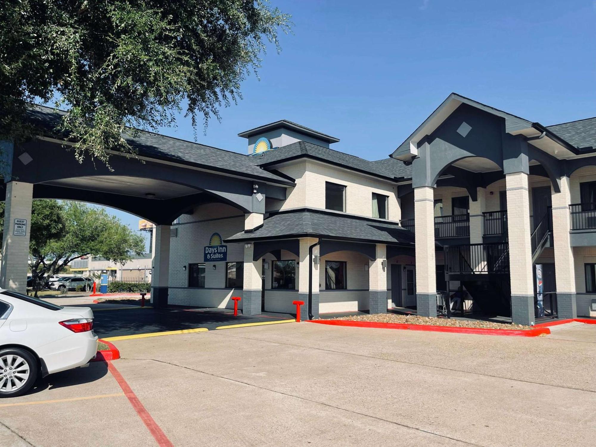 Days By Wyndham Tx Hotel