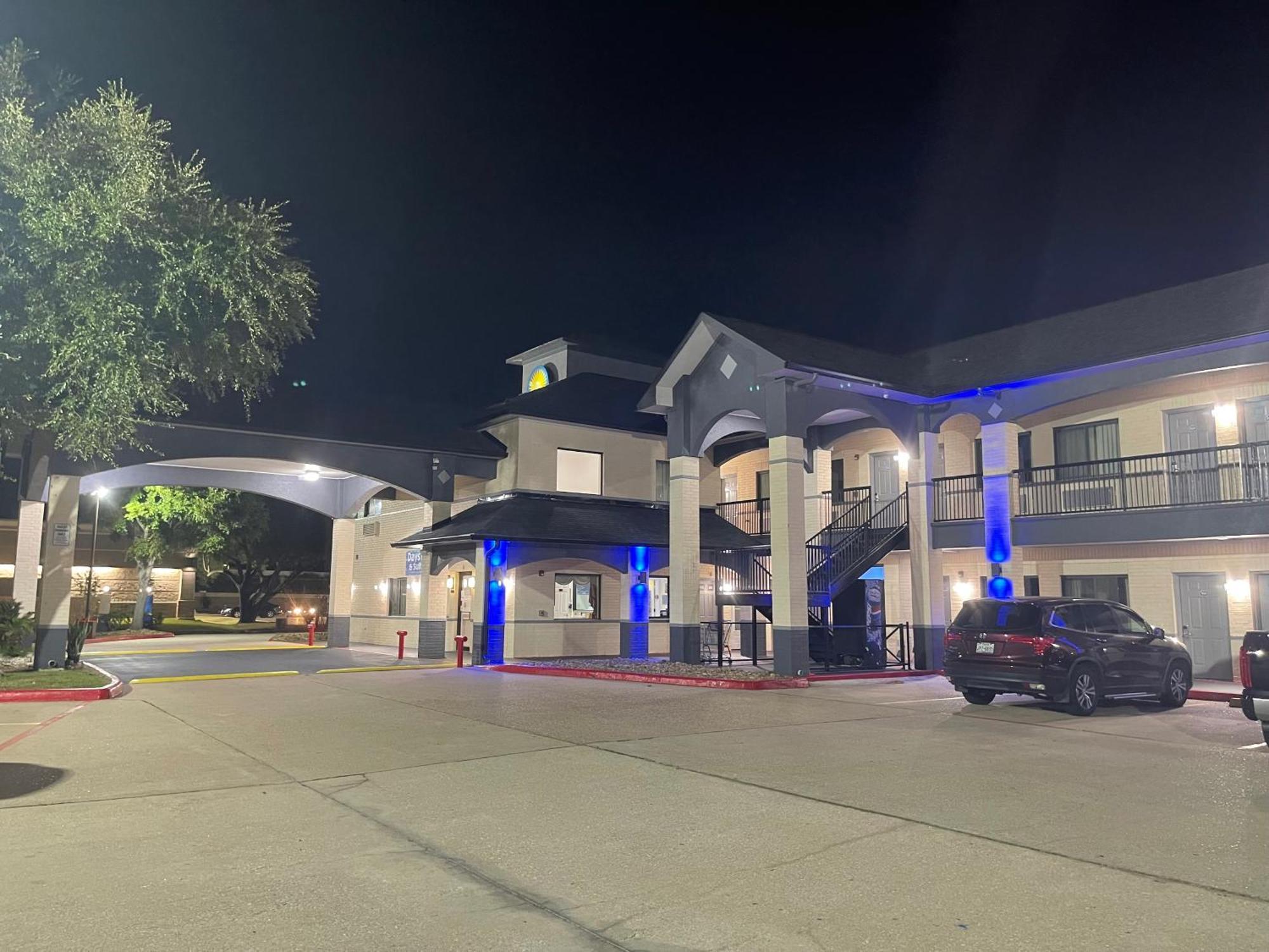 Days By Wyndham Tx Hotel